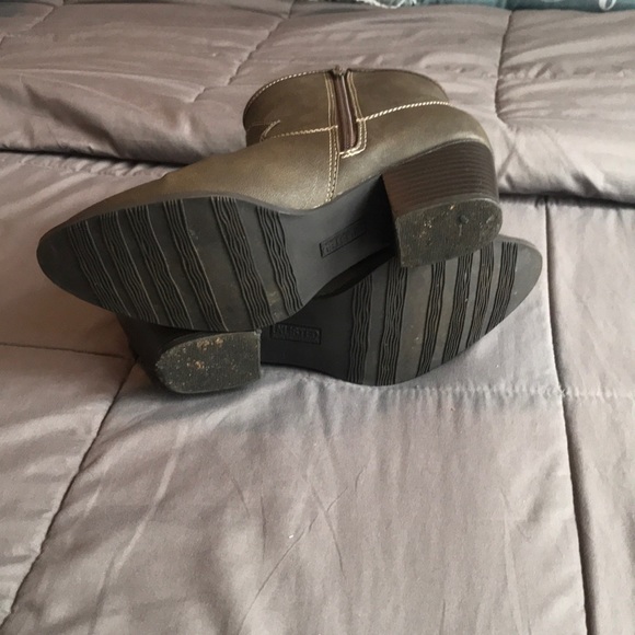 Booties green in color well taken care of - Picture 3 of 4